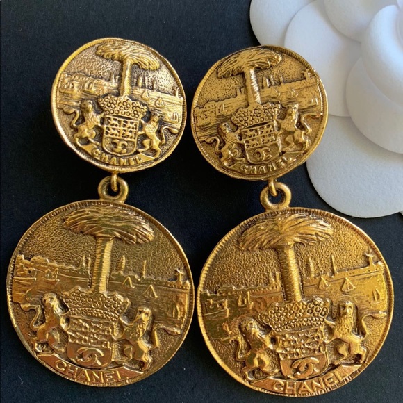 all sold Chanel vintage earrings and pin for sale - Picture 4 of 7